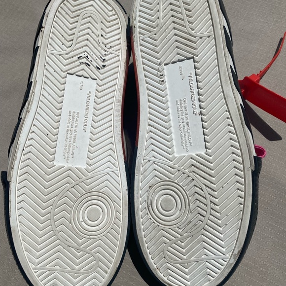 Off White Multi colored sneaker - Picture 6 of 10